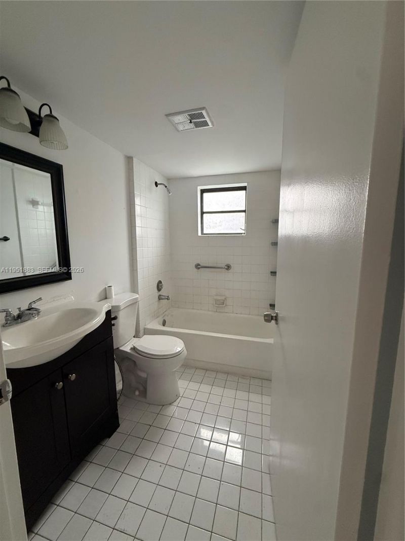 10431 N Kendall Dr, Unit D104, Miami, FL 33176 Photo