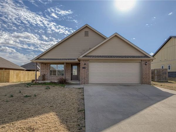 709 NW 64th Avenue, Bentonville, AR 72713