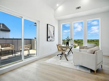 312 N Lancaster Avenue, Unit 105, Dallas, TX 75203