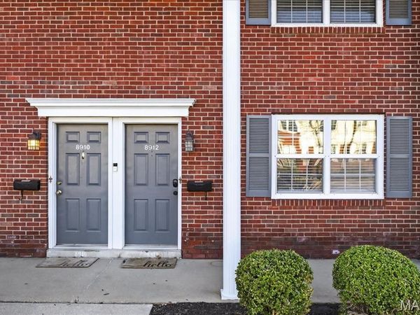 8912 N Swan Circle, Brentwood, MO 63144