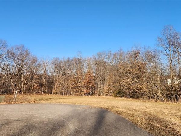 8 Summers Breeze Court, Hawk Point, MO 63349