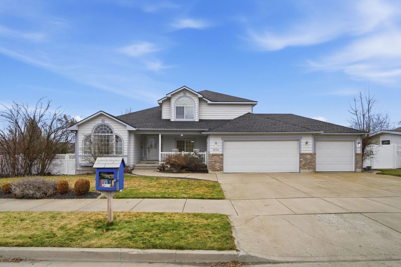 2826 W Hawthorne Rd, Spokane, WA 99208 Main Photo