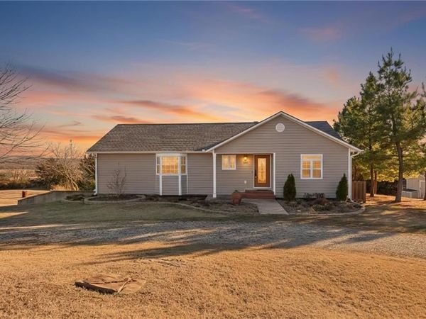 220 Overlook Drive, Caney, KS 67333