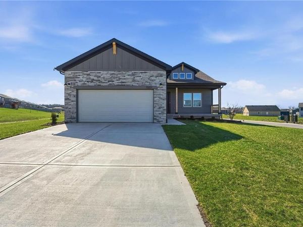 1501 SW 9th Street, Oak Grove, MO 64075