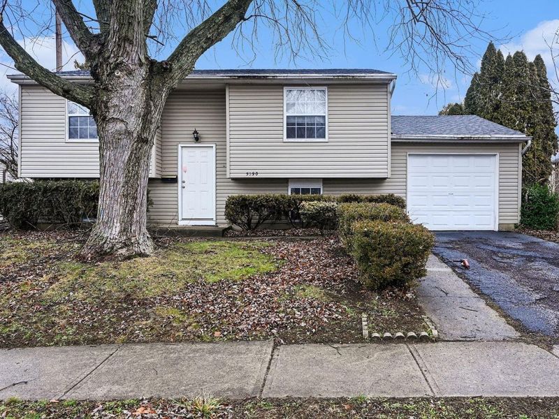 5290 Quincy Drive, Columbus, OH 43232 Photo 2