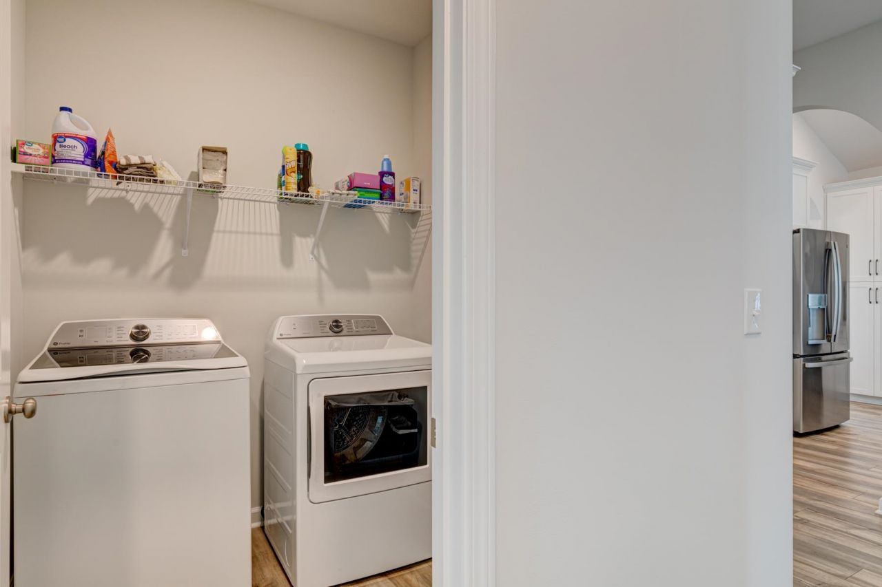 417 Heathside St. Photo 39