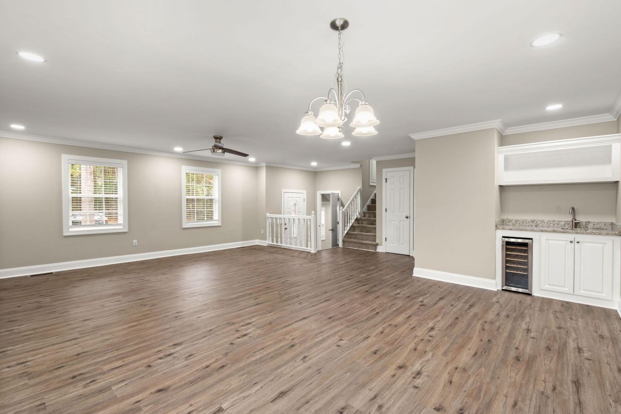 1425 Sunset Street Photo 4