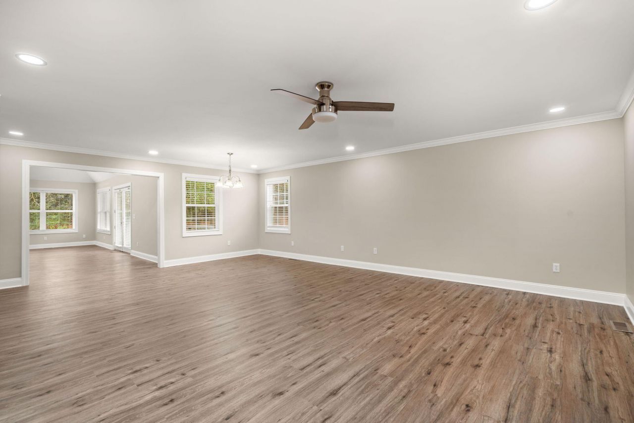 1425 Sunset Street Photo 5