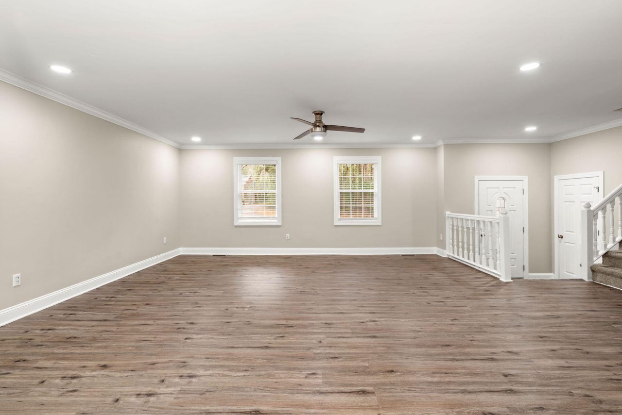 1425 Sunset Street Photo 6