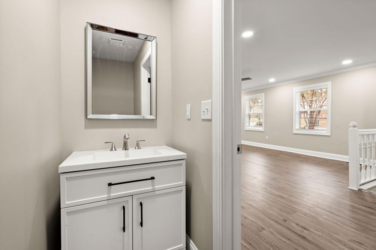 1425 Sunset Street Photo 8