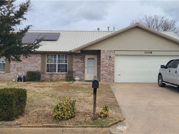 1009 Cottonwood Street, Rogers, AR 72758
