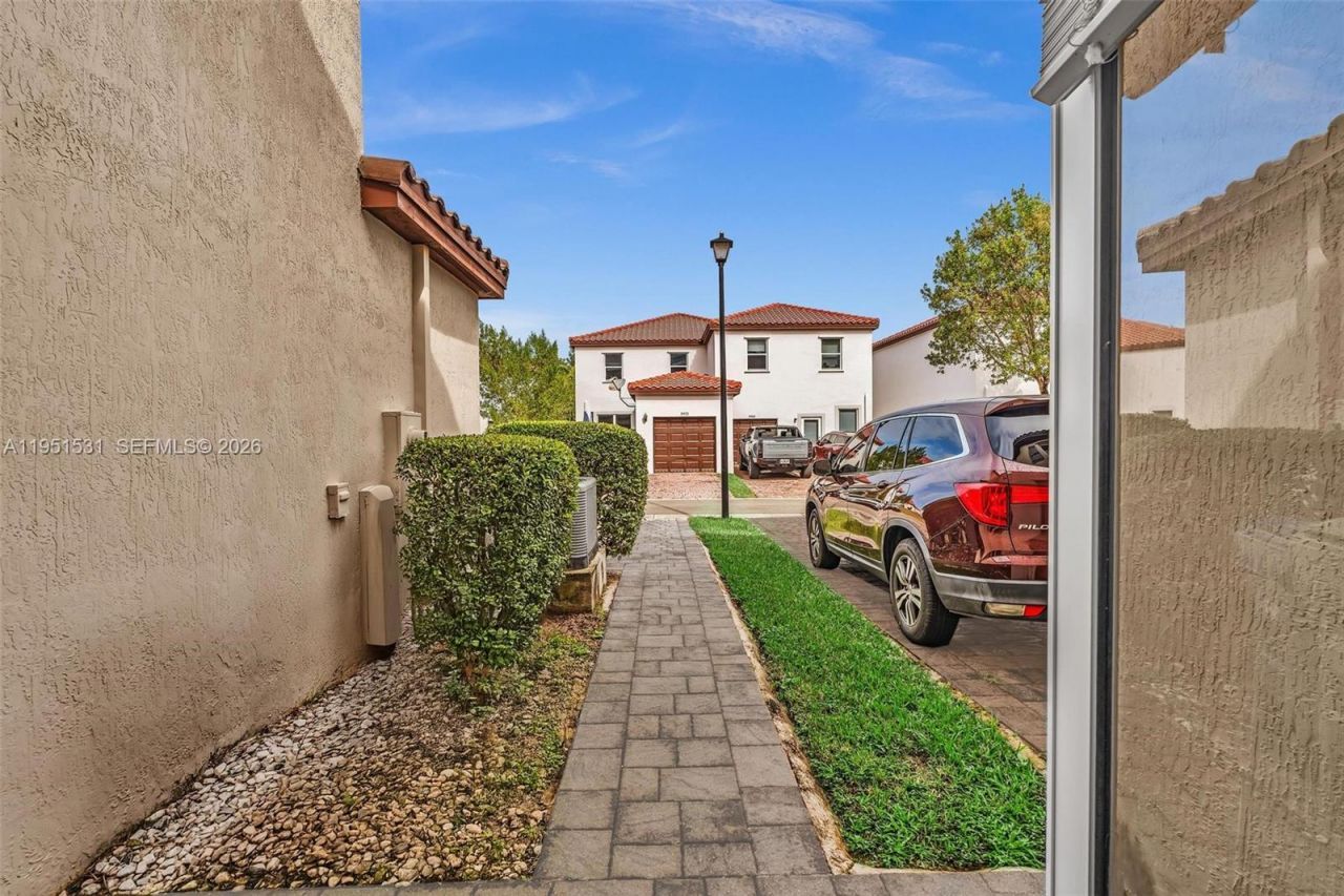 17161 SW 96th St , Miami, FL 33196 Photo