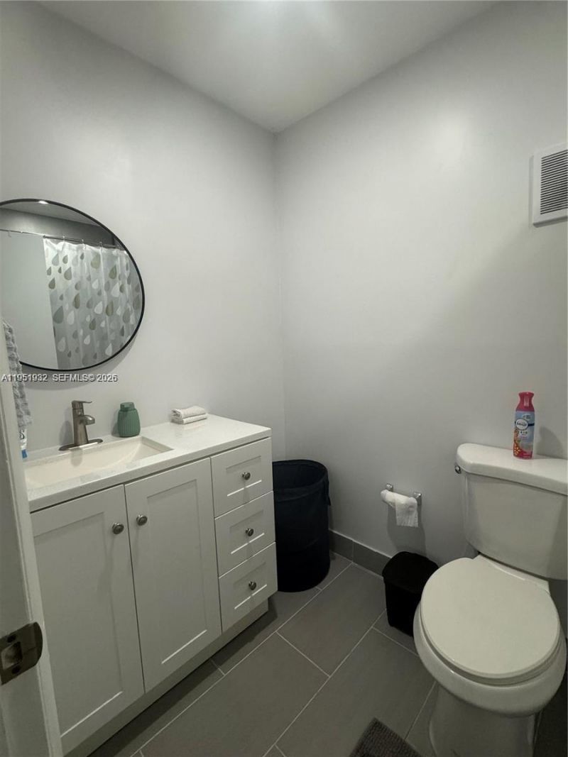 5482 S Lakewood Cir S, Unit B, Margate, FL 33063 Photo