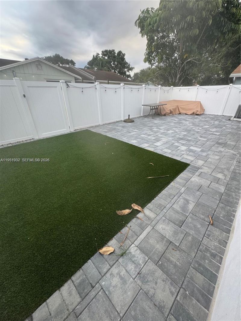 5482 S Lakewood Cir S, Unit B, Margate, FL 33063 Photo