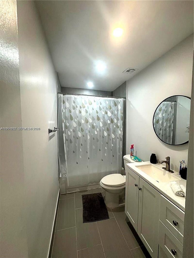 5482 S Lakewood Cir S, Unit B, Margate, FL 33063 Photo