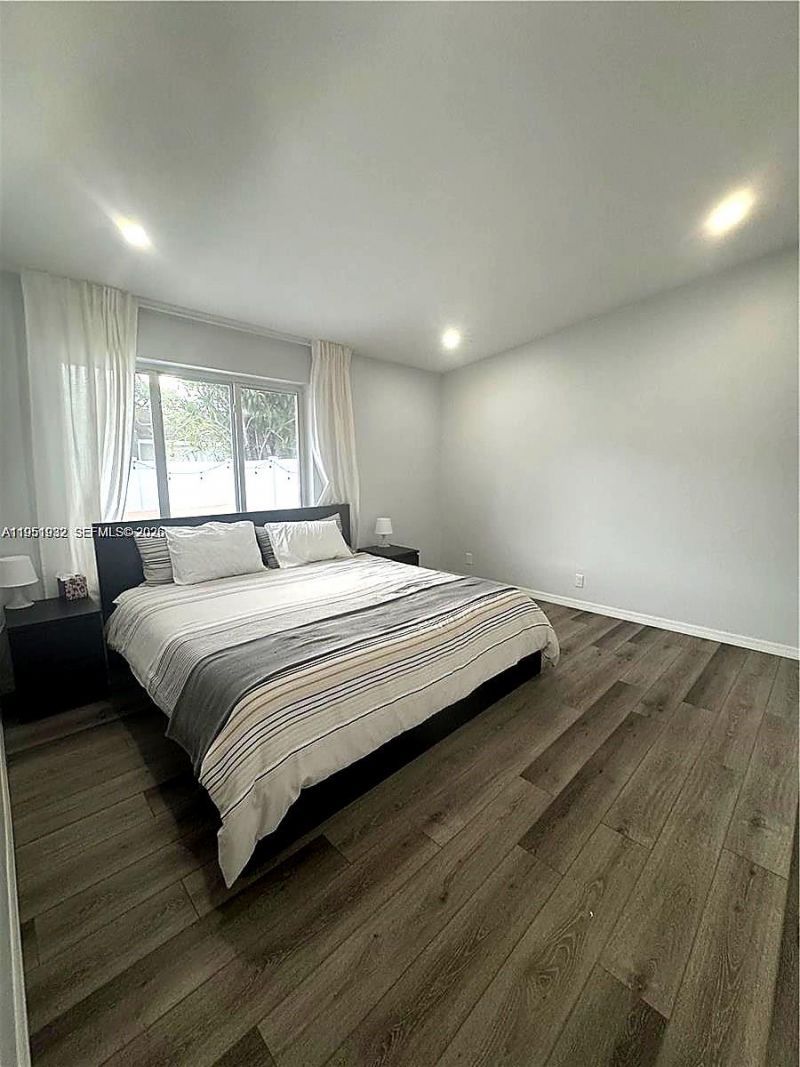 5482 S Lakewood Cir S, Unit B, Margate, FL 33063 Photo