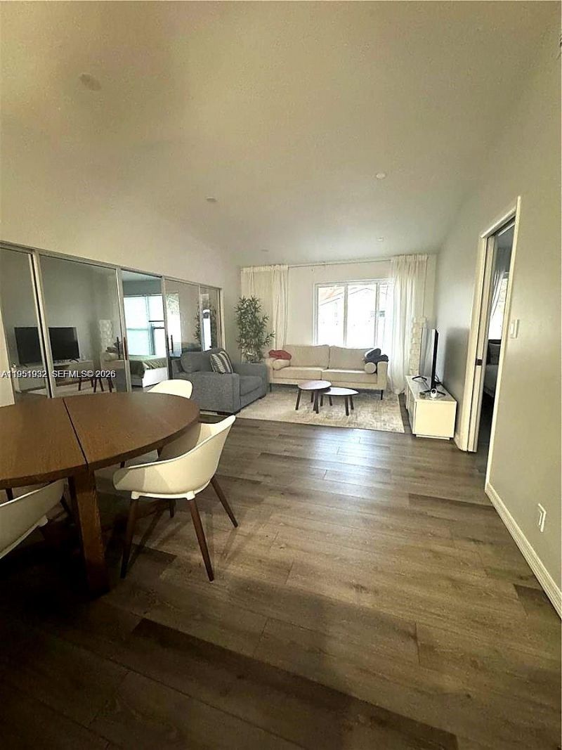 5482 S Lakewood Cir S, Unit B, Margate, FL 33063 Photo