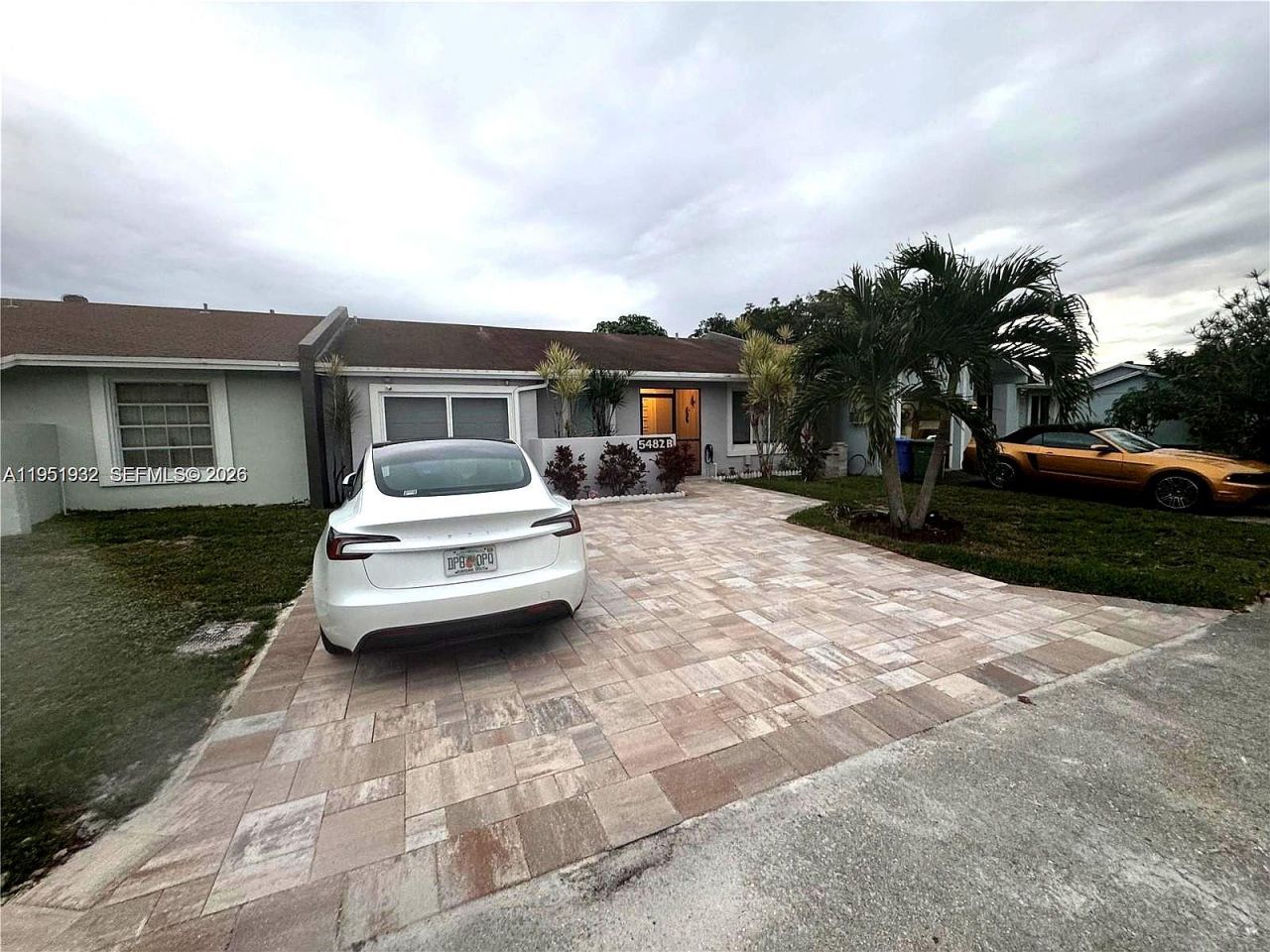 5482 S Lakewood Cir S, Unit B, Margate, FL 33063 Photo