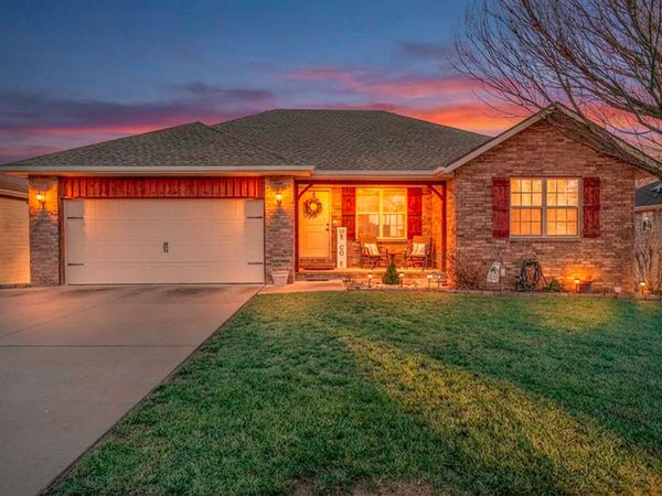 1100 E Fieldstone Drive, Ozark, MO 65721