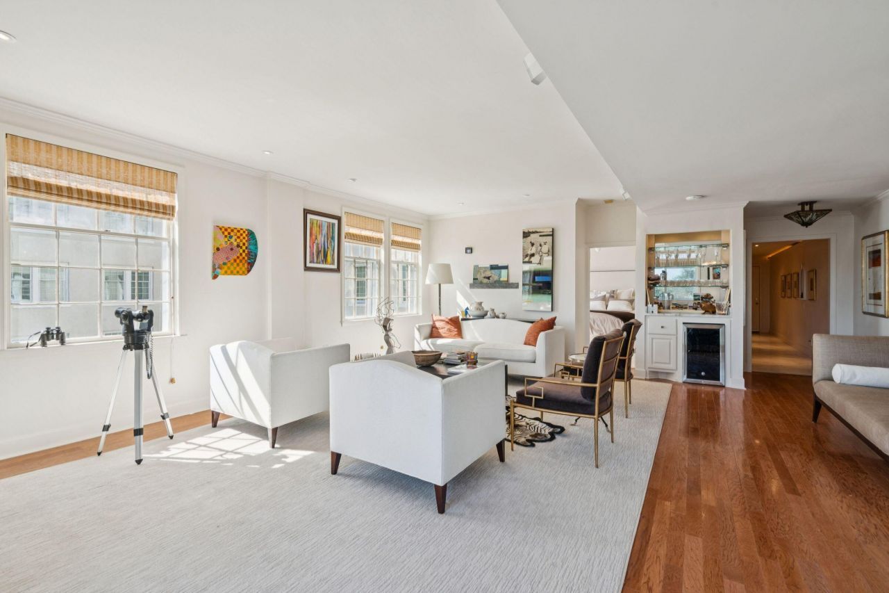 1 King Street Photo 1