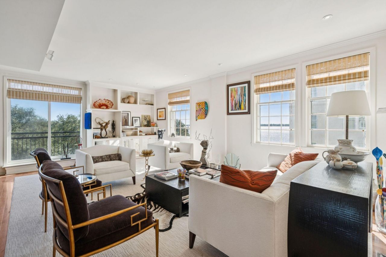 1 King Street Photo 11