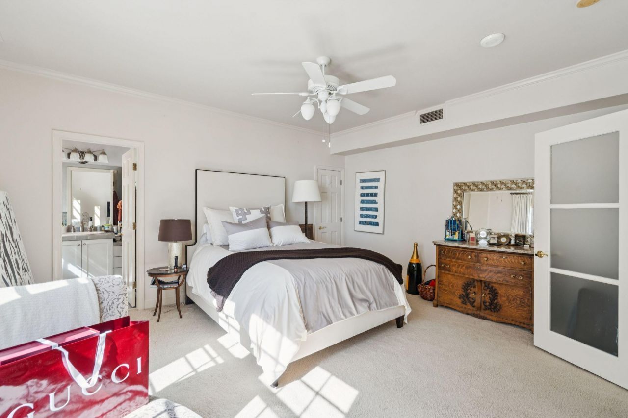 1 King Street Photo 15