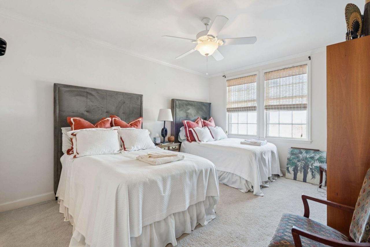 1 King Street Photo 20