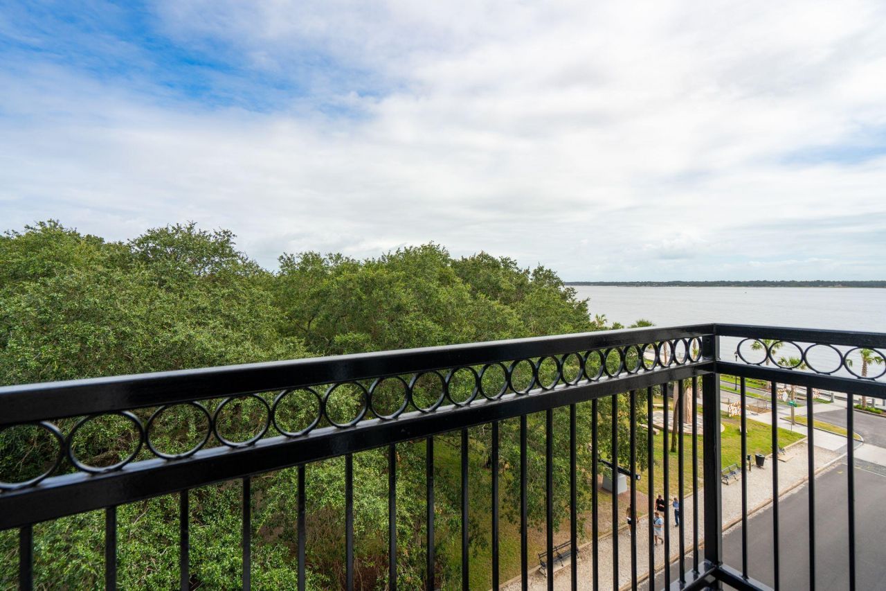 1 King Street Photo 25