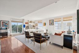 1 King Street photo 4