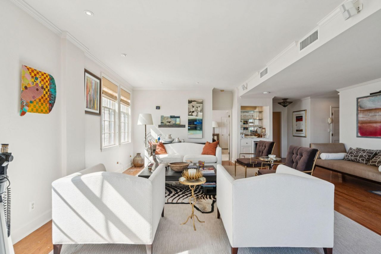 1 King Street Photo 9