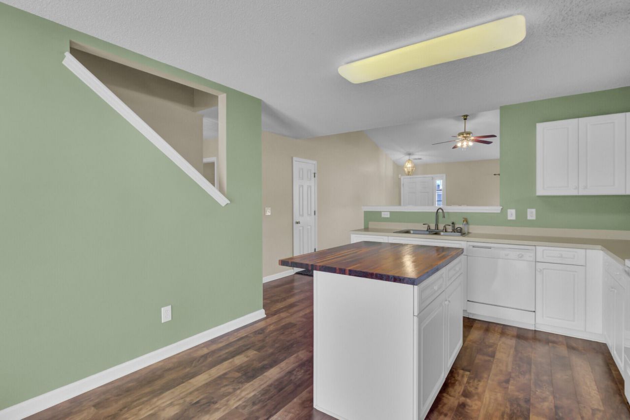 103 Dundalk Court Photo 14