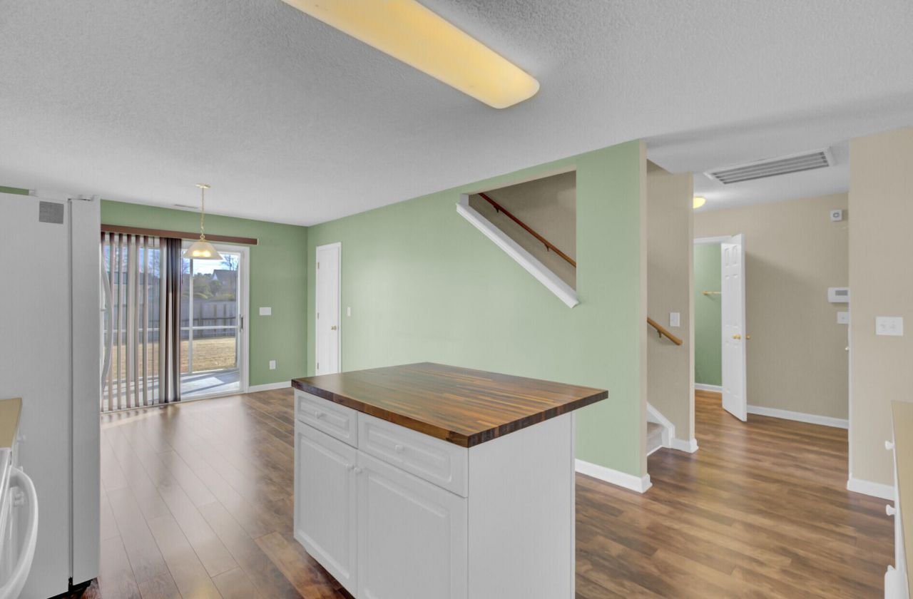 103 Dundalk Court Photo 15