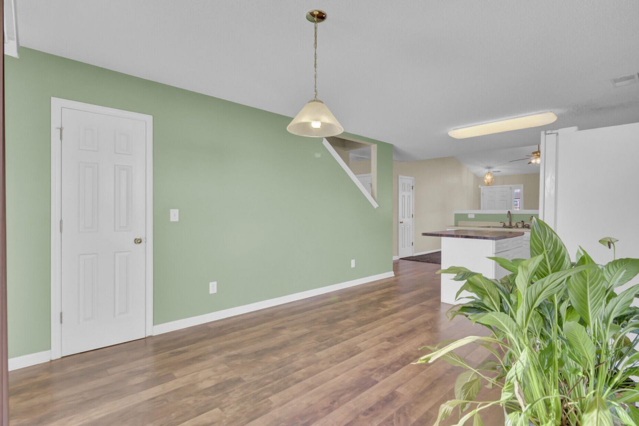 103 Dundalk Court Photo 18