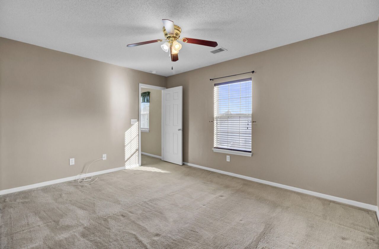 103 Dundalk Court Photo 29