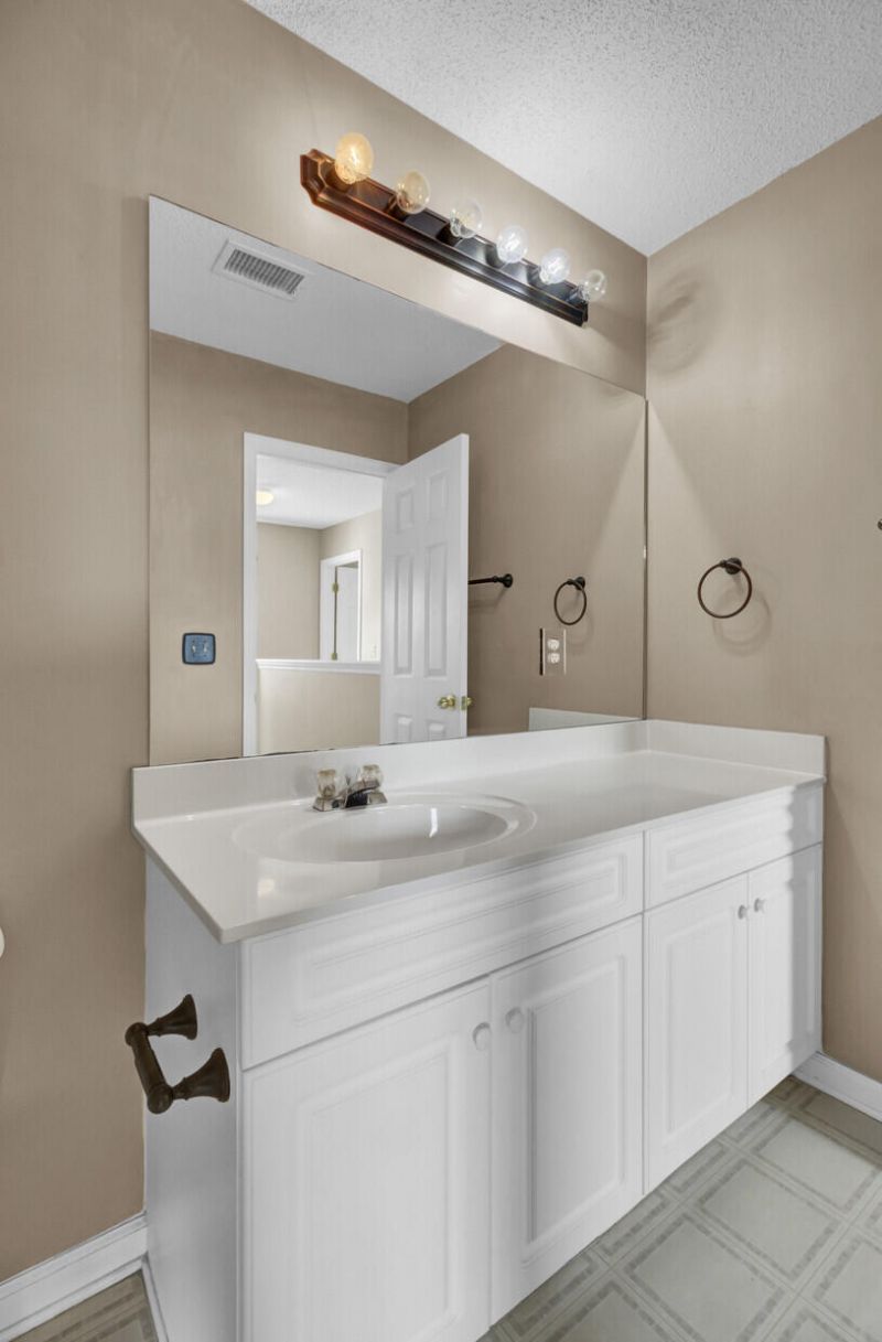 103 Dundalk Court Photo 32