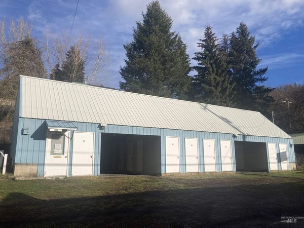 416 S Swan Alley, Troy, ID 83871