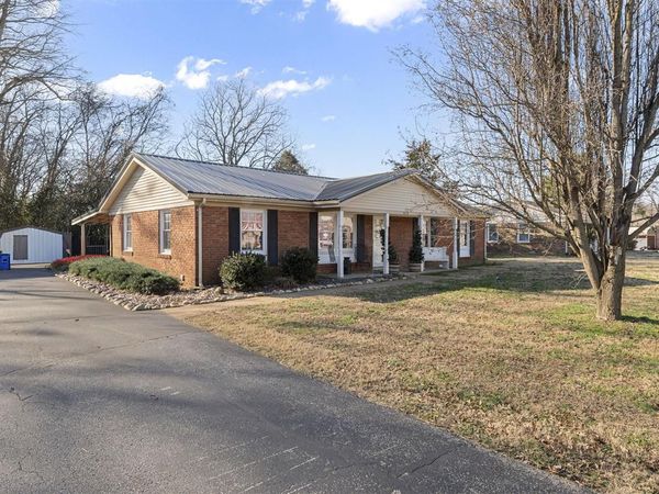 612 Village Drive, Franklin, KY 42134