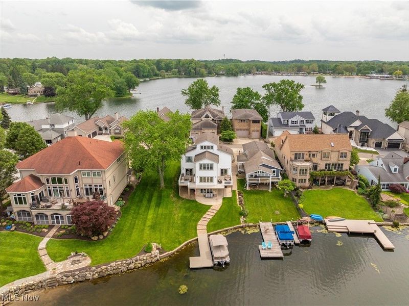 5325 S Island Drive NW, Canton, OH 44718 Photo 5