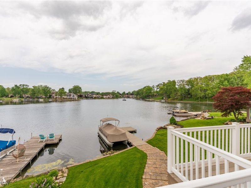 5325 S Island Drive NW, Canton, OH 44718 Photo 9