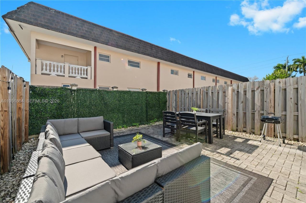 170 NW 158 St , Unit 8, Miami, FL 33169 Photo