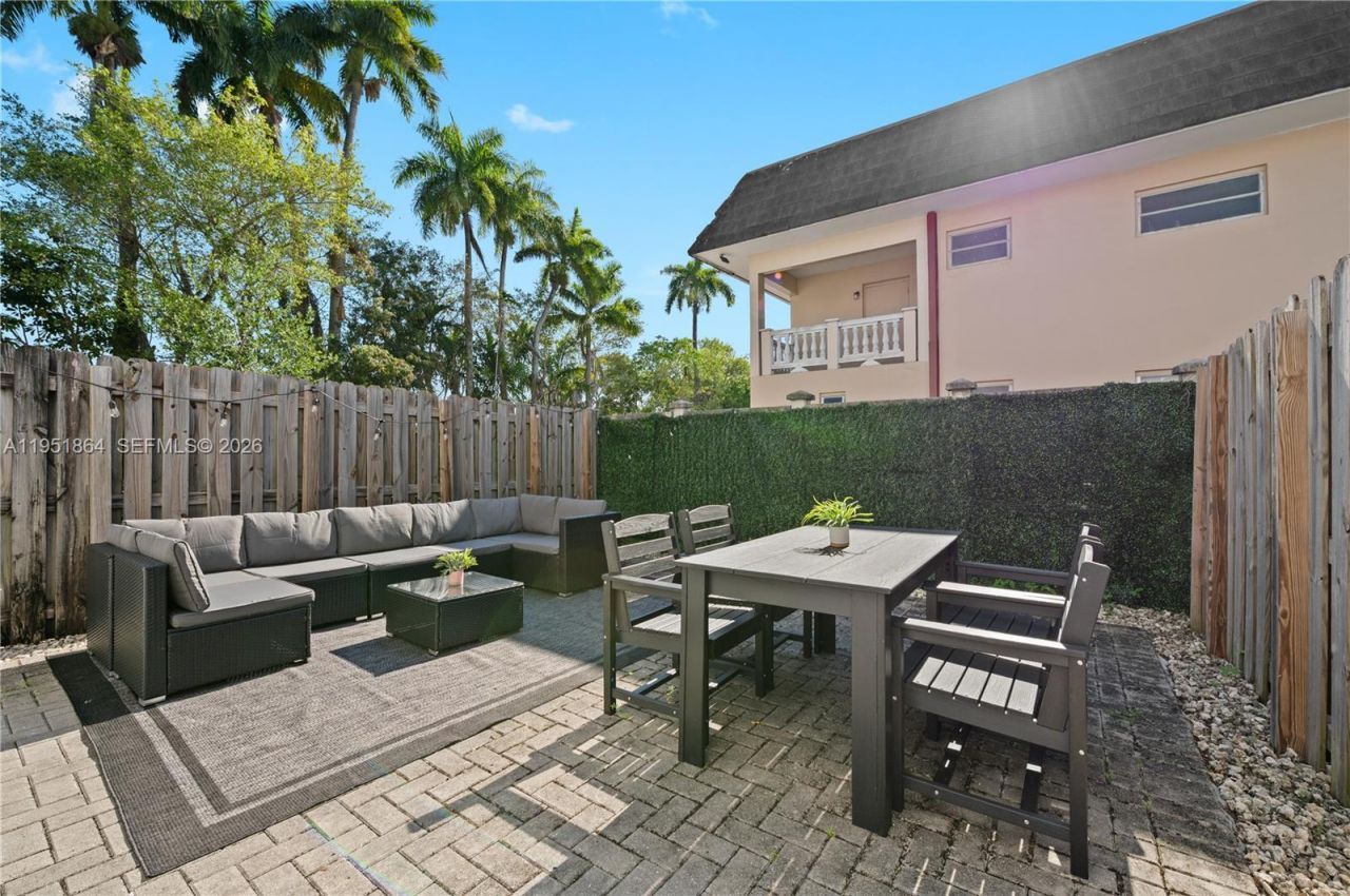 170 NW 158 St , Unit 8, Miami, FL 33169 Photo