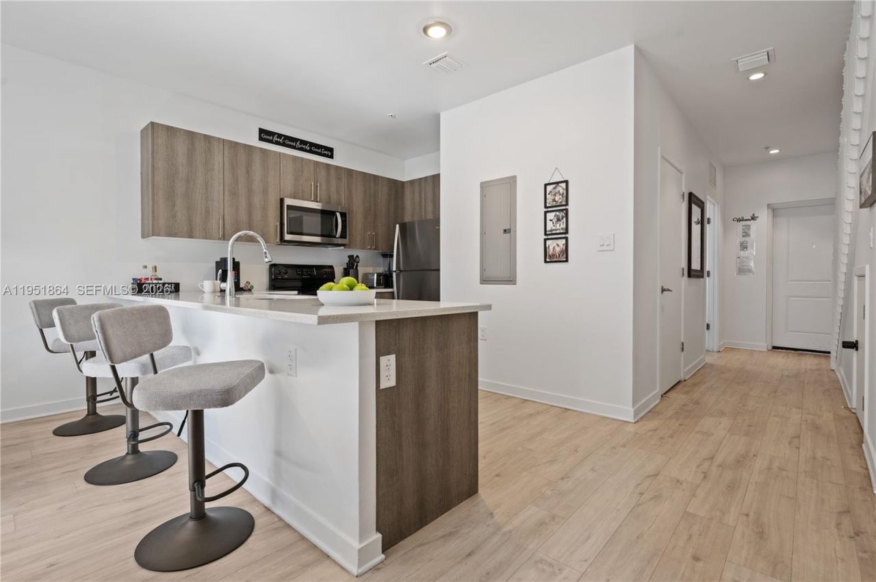 170 NW 158 St , Unit 8, Miami, FL 33169 Photo