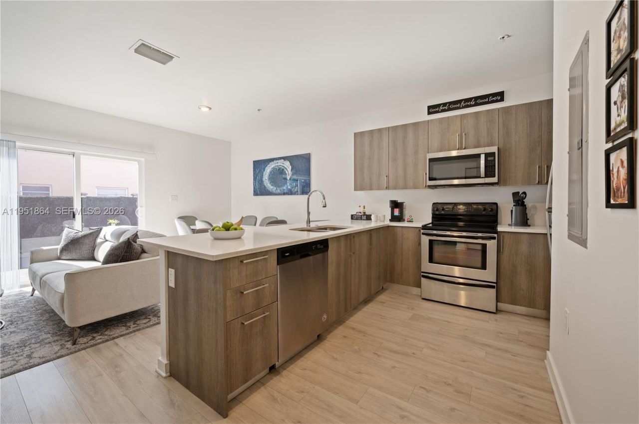 170 NW 158 St , Unit 8, Miami, FL 33169 Photo