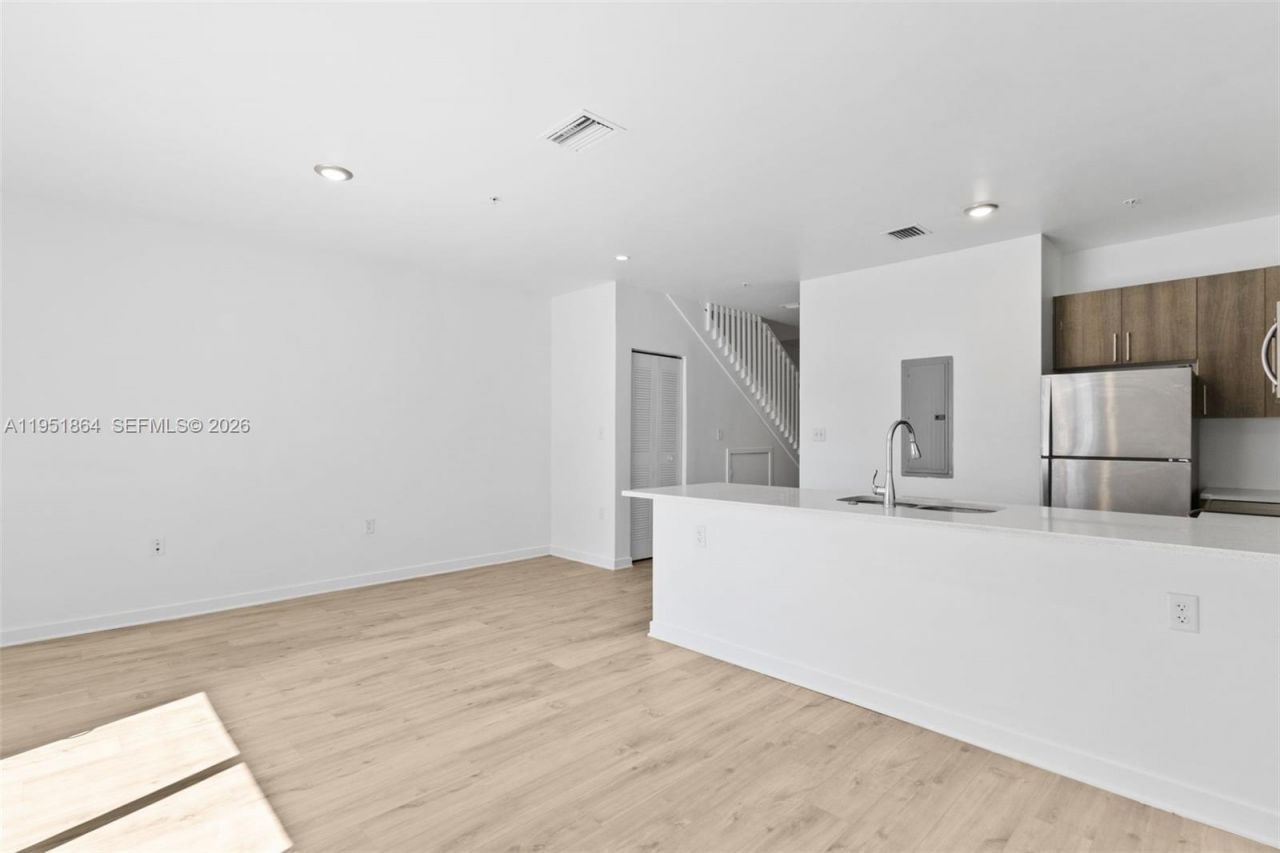 170 NW 158 St , Unit 8, Miami, FL 33169 Photo