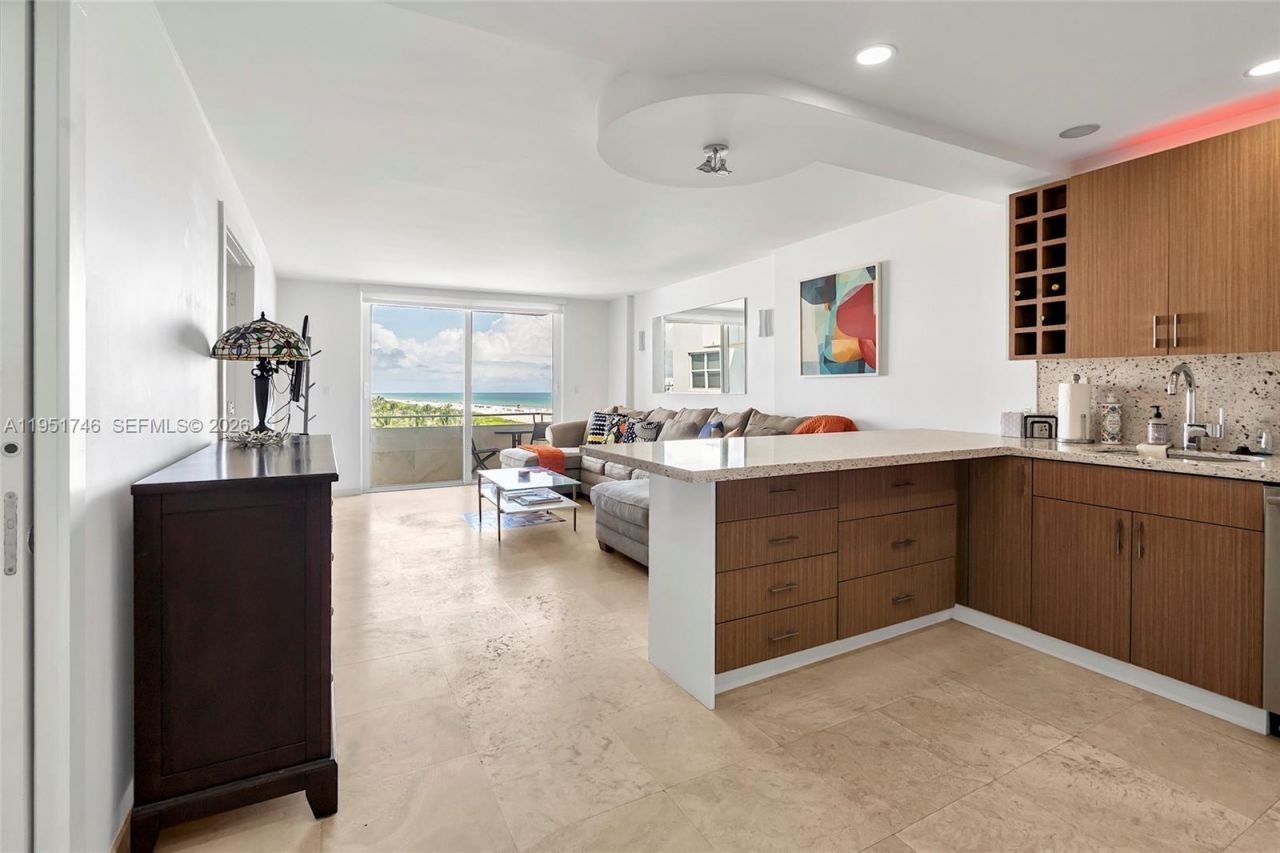 465 Ocean Dr , Unit 824, Miami Beach, FL 33139 Photo