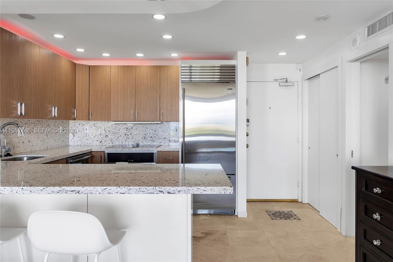 465 Ocean Dr, Unit 824, Miami Beach, FL 33139 Photo