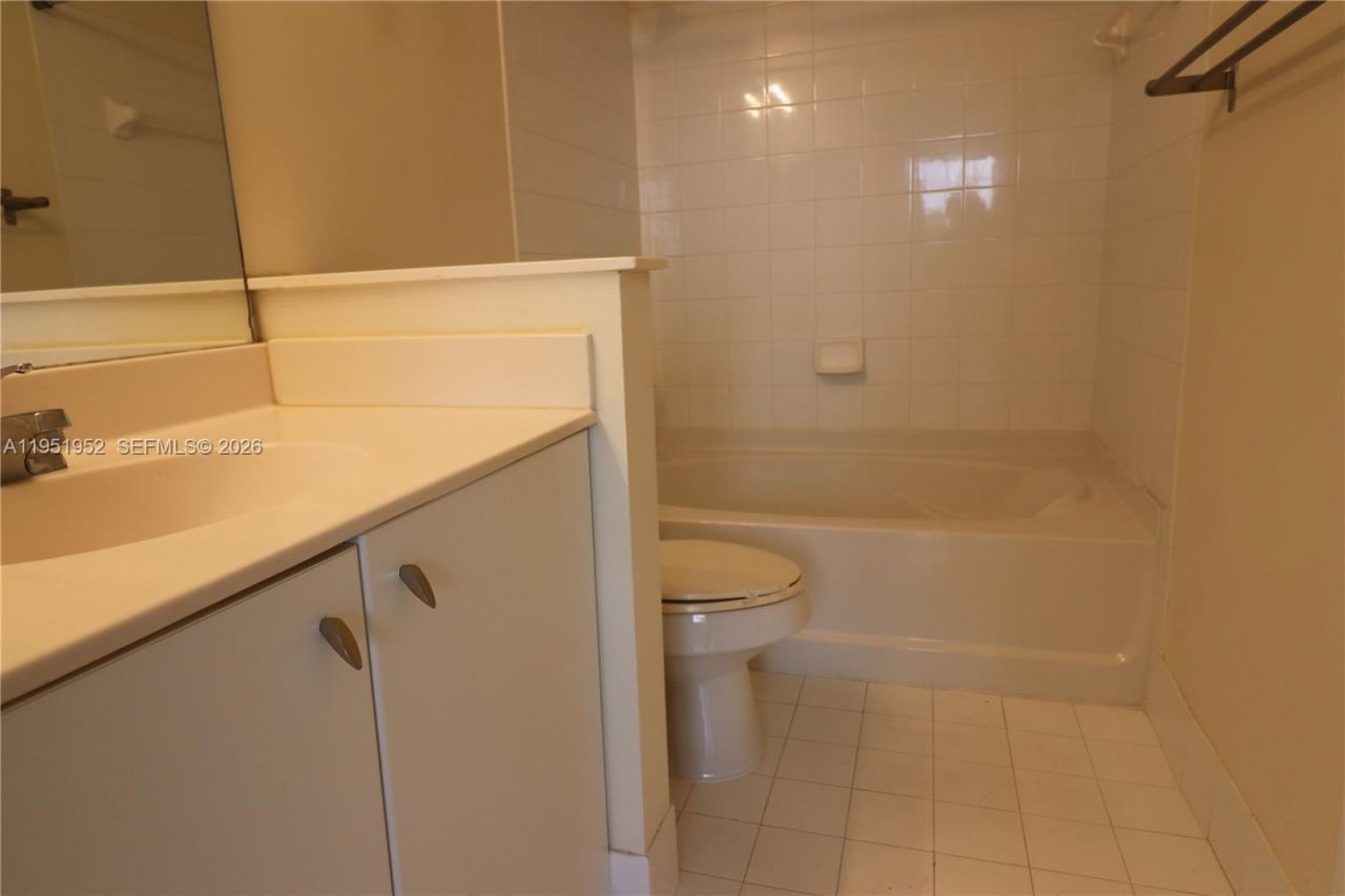 6020 W Sample Rd, Unit 305, Coral Springs, FL 33067 Photo