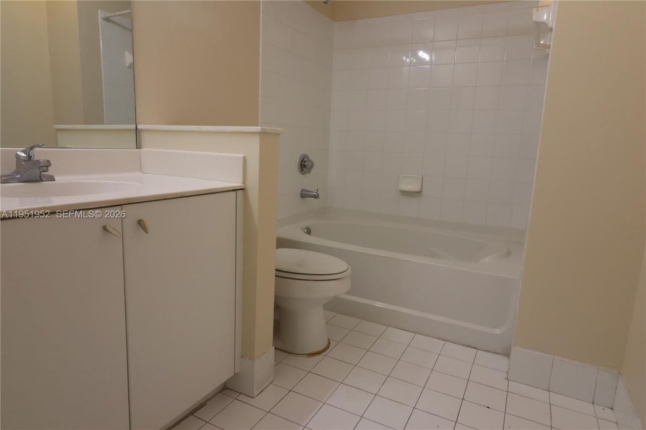 6020 W Sample Rd, Unit 305, Coral Springs, FL 33067 Photo