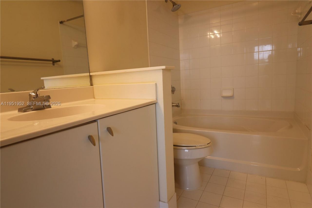 6020 W Sample Rd, Unit 305, Coral Springs, FL 33067 Photo