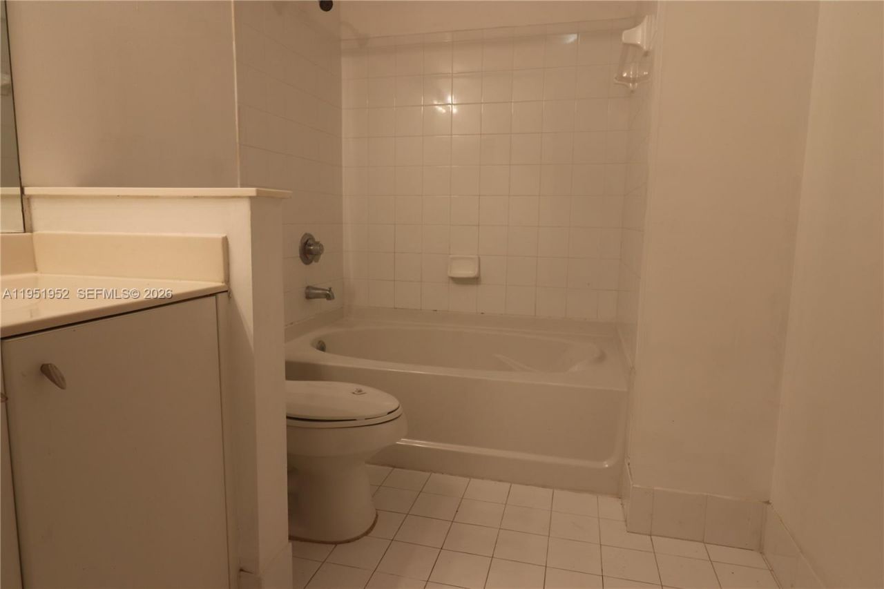 6020 W Sample Rd, Unit 305, Coral Springs, FL 33067 Photo